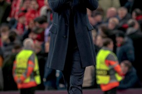 华体会体育-关于利物浦中场球员备战关键战,教练组严密部署的信息