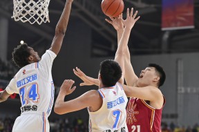 华体会app-湖南队与福建队在赛场上展开搏斗